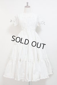 【50％OFF】シャーリングピンタックOP【オフ白地赤黒ストライプ×オフ白レース】