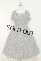 【Sale 50%　OFF】半袖ピンタックフリルＯＰ【花柄黒】