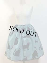 ハンドメイドギャザースカート【ふてくされ猫柄・グリーン系×黒裾レース・47c丈】