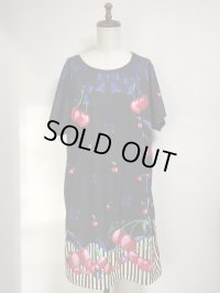 【Sale30％OFF】カットソーワンピース【チェリー柄・黒系】