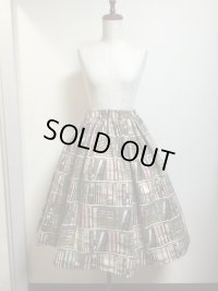 ハンドメイドギャザースカート【本棚柄・カーキグリーン系・67ｃm丈】　