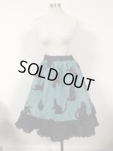 ハンドメイドギャザースカート【黒猫グリーン系・裾無地黒フリル・５７丈】
