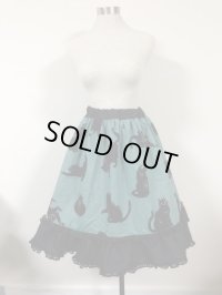 ハンドメイドギャザースカート【黒猫グリーン系・裾無地黒フリル・５７丈】