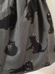 画像2: ハンドメイドスカート・シンプル黒猫柄【グレー系・50ｃm丈】　 (2)