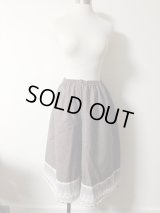 ハンドメイドフレアパンツ・デニム風・裾チュールレース【ブラウン系・70ｃm丈】　
