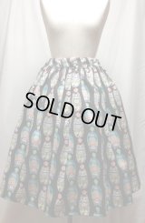 ハンドメイドギャザースカート【ネコリョーシカ柄・黒系・60c丈】