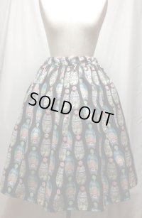 ハンドメイドギャザースカート【ネコリョーシカ柄・黒系・60c丈】