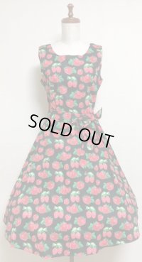 【セレクト商品】イチゴ柄ワンピース【黒系・Sサイズ・97c丈】