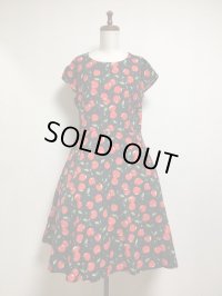 【セレクト商品】チェリー柄ワンピース【黒系・XXLサイズ・99c丈】