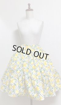 ハンドメイドティアードスカート【レモン柄・白系・60ｃｍ丈】