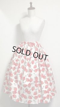 ハンドメイドギャザースカート【イチゴ柄・白・67丈】