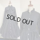 【SALE30％オフ】スタンドカラーレトロワンピース【水玉黒】