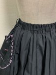 画像3: ハートポケットサーキュラースカート【ミニ丈・黒×ピンクステッチ】 (3)