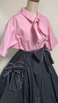 画像4: ハートポケットサーキュラースカート【ミディアム丈・黒×ピンクステッチ】 (4)