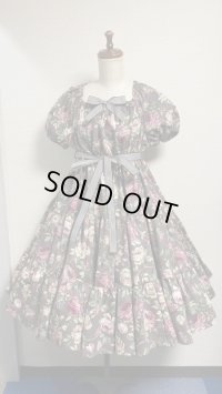 デイリーシャーリング3段ティアードワンピース【花柄茶系・100cm丈】