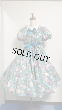 デイリーシャーリング3段ティアードワンピース【花柄グリーン系・100cm丈】