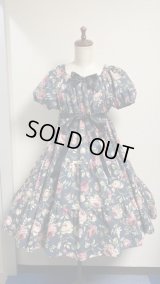 デイリーシャーリング3段ティアードワンピース【花柄グレー系・100cm丈】