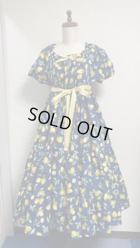 8デイリーシャーリングワンピース【レモン柄紺系・113cm丈】