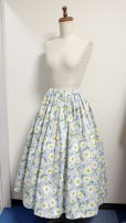 画像1: ハンドメイドギャザースカート【花柄・水色系75cm丈】 (1)