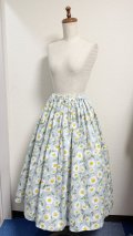 ハンドメイドギャザースカート【花柄・水色系75cm丈】
