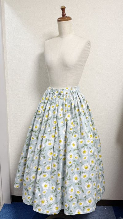 画像1: ハンドメイドギャザースカート【花柄・水色系75cm丈】