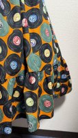 画像3: 2デイリーシャーリングワンピース【レコード柄・110cm丈】