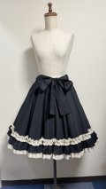フリルサーキュラーミニスカート【黒無地×生成フリル・53cm丈】