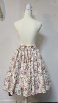 画像2: ハンドメイドギャザースカート【花柄2段白系・60cm丈】 (2)
