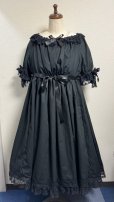 画像1: 【プラスサイズ】ブローチピン付きデイリーシャーリングワンピース【黒無地×ラッセルレース118cm】 (1)