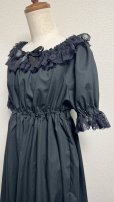 画像6: 【レギュラーサイズ】ブローチピン付きデイリーシャーリングワンピース【無地黒×ラッセルレース・113cm丈】