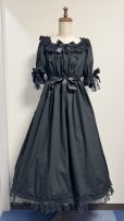 画像1: 【レギュラーサイズ】ブローチピン付きデイリーシャーリングワンピース【無地黒×ラッセルレース・113cm丈】 (1)