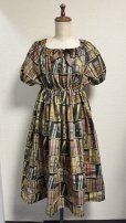 画像7: 本棚柄デイリーシャーリングワンピース【茶系・レギュラーサイズ】