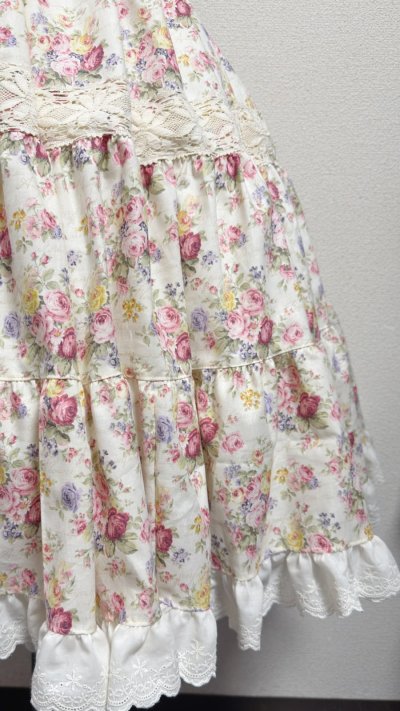 画像2: 11ハンドメイドギャザー3段ティアードスカート【花柄白系・63cm丈】