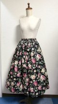 7ハンドメイドギャザースカート【バラ柄黒系・74cm丈】