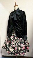 画像5: 10ハンドメイドギャザー2段ティアードスカート【バラ柄黒系・57cm丈】 (5)