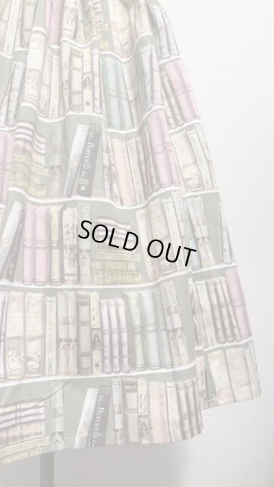 画像2: 3ハンドメイドギャザースカート【本棚柄ピンク系・66cm丈】