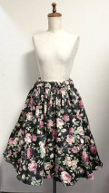10ハンドメイドギャザー2段ティアードスカート【バラ柄黒系・57cm丈】