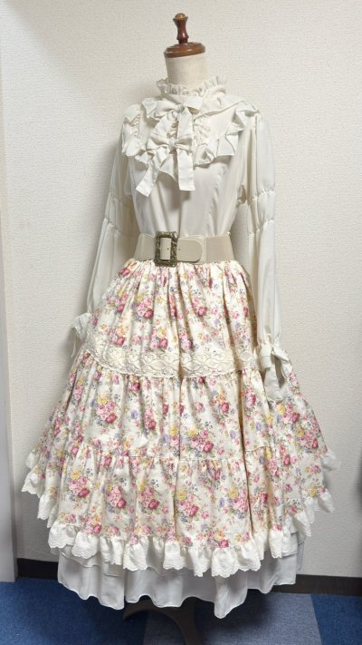 画像5: 11ハンドメイドギャザー3段ティアードスカート【花柄白系・63cm丈】