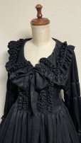 画像2: 大衿フリルワンピース【黒・ポリエステル生地】 (2)