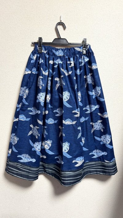 画像1: 7ハンドメイドギャザースカート【ウミガメ柄　ネイビー系　79cm丈】