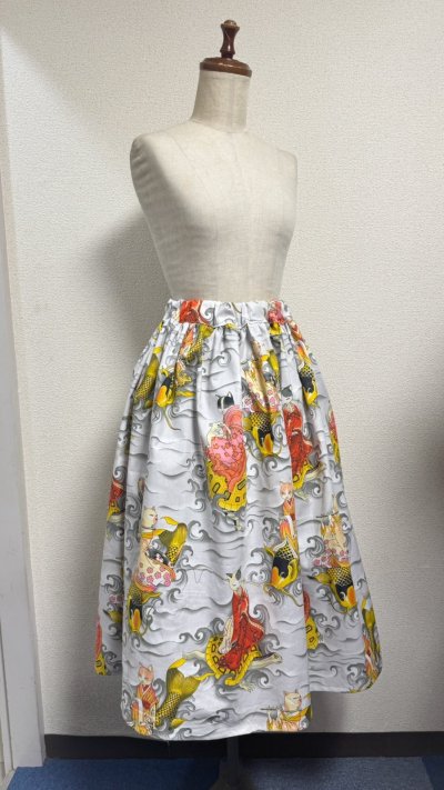 画像2: 7ハンドメイドギャザースカート【カメ猫柄グレー系　67cm丈】