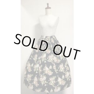 画像: ハンドメイドギャザースカート【花柄・黒系・75丈】