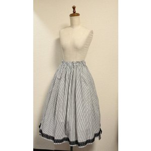 画像: ハンドメイドギャザースカート【ストライプ柄黒白系・70cm丈】