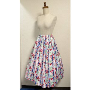 画像: ハンドメイドギャザースカート【いちご柄ブルー系・70cm丈】