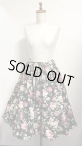 画像: 10ハンドメイドギャザー2段ティアードスカート【バラ柄黒系・57cm丈】