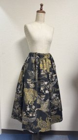 画像: 7ハンドメイドギャザースカート【鶴亀柄　黒系　78cm丈】