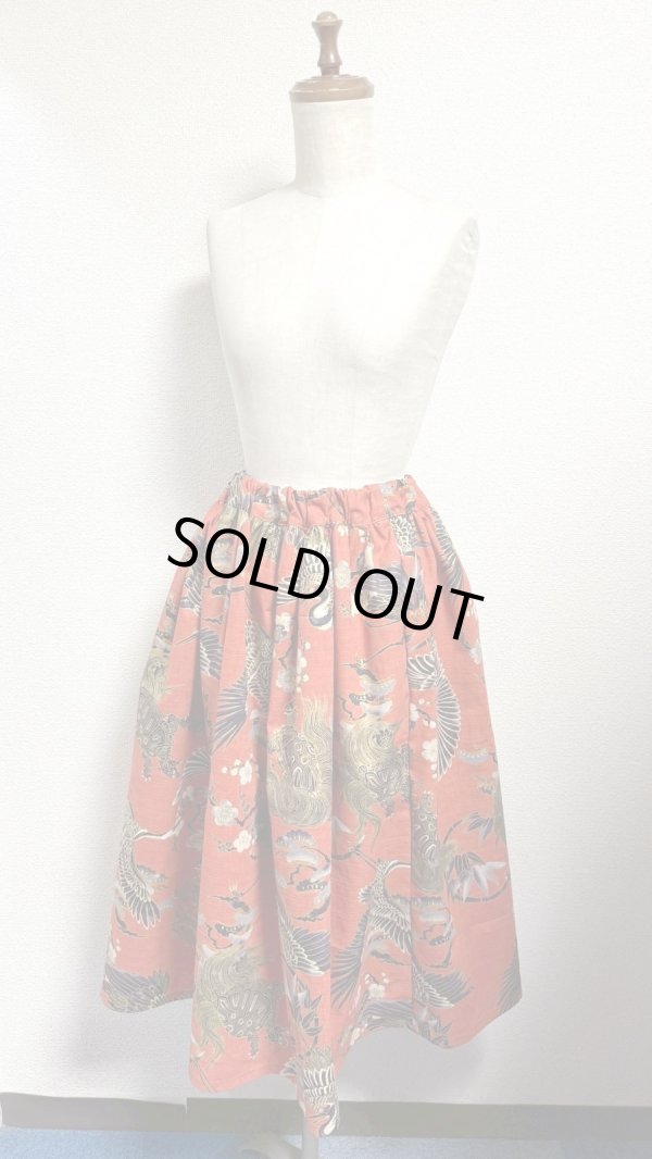 画像2: 7ハンドメイドギャザースカート【鶴亀柄　朱色系　65cm丈】