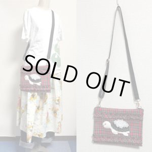 画像: お出かけカメちゃん サコッシュ (赤チェック×白カメちゃん)