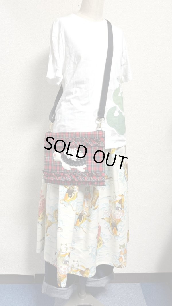 画像2: お出かけカメちゃん　サコッシュ　（赤チェック×白カメちゃん）