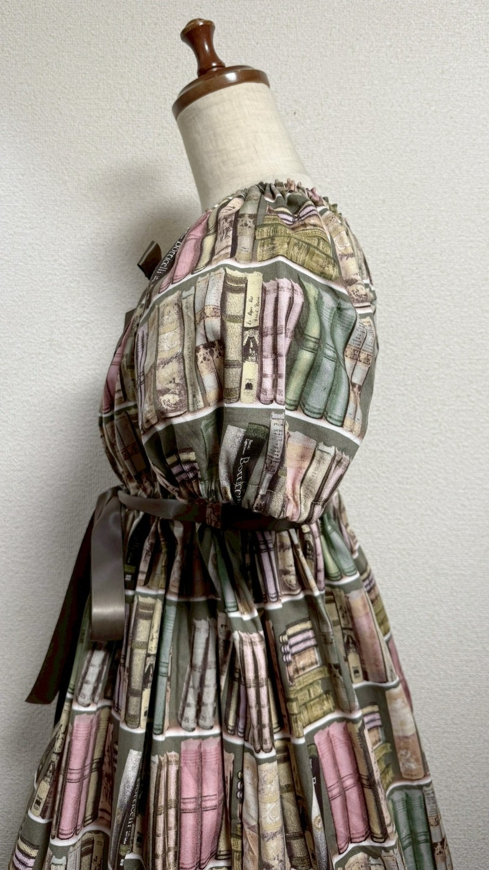 画像5: デイリーシャーリングワンピース【本棚柄ピンク系・レギュラーサイズ】